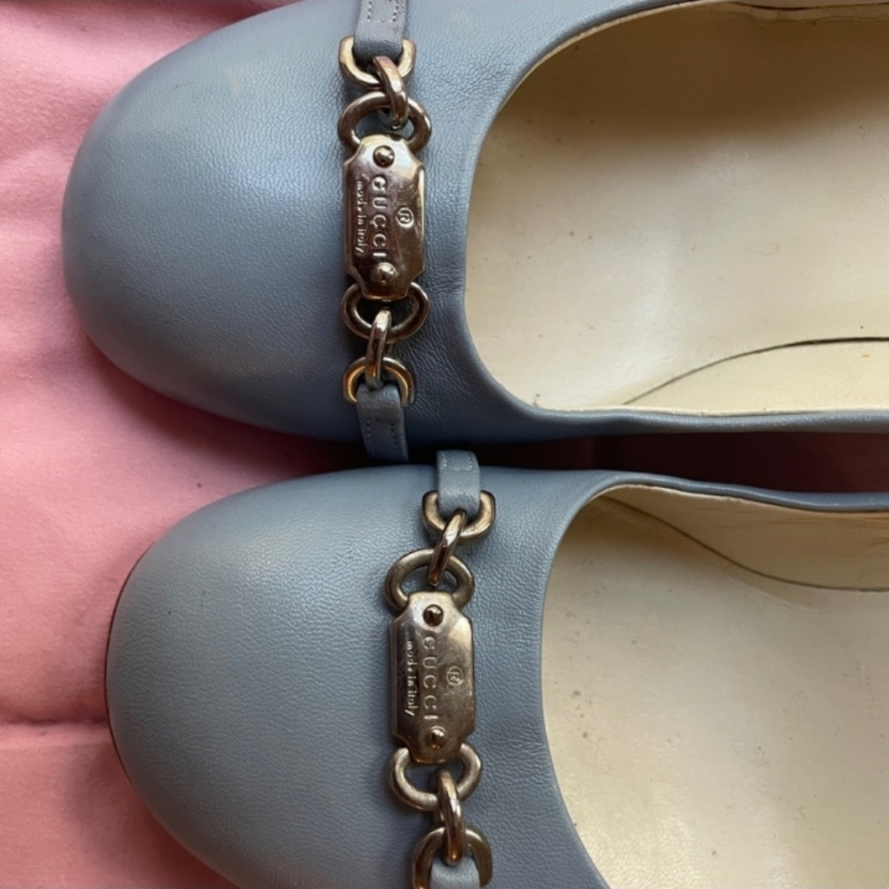 Gucci Blue Leather Pumps with Silver Chain Detail EUC sz 37 (6.5 US)
